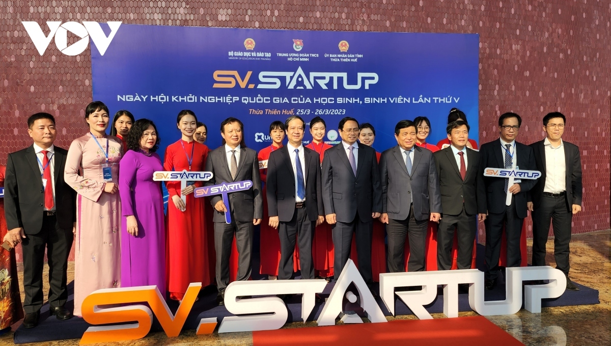 PM encourages startup and innovation ideas among students
